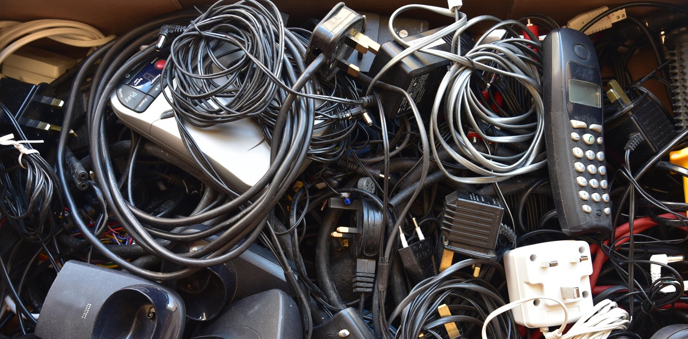 Obrázek novinky Komentář: Skryté riziko, které může skončit požárem. V černých popelnicích leží tuny drobného elektroodpadu